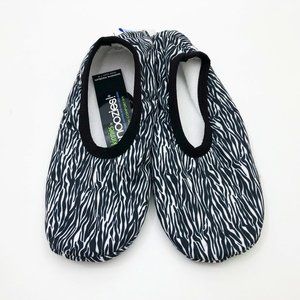 Snoozies Women's Stretch Comfort Skinnies Sketch Zebra Plush Med 7/8